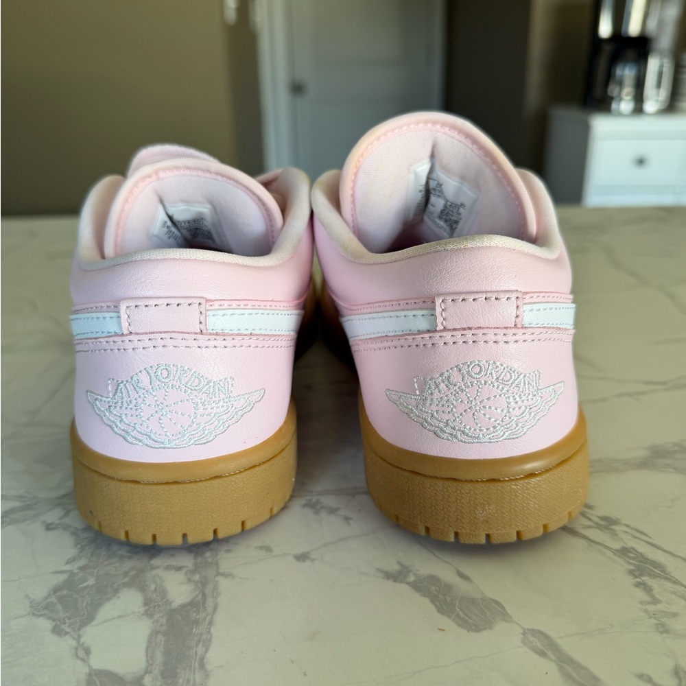 Jordan 1 Low Arctic Pink Gum Women’s Sneakers Size 6-Only Worn Once - Picture 6 of 8